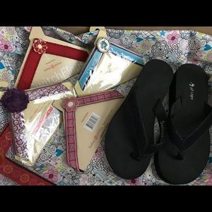 Switchflop sz 9 sandals with pictured accessories